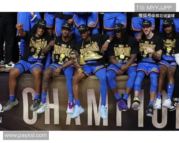 亚历山大夺冠后亲访更衣室与哈利深情拥抱庆祝胜利